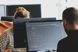 Panduan Menjadi Programmer Biar Nggak Cuma Bisa ‘Hello World’ Terus Menyerah