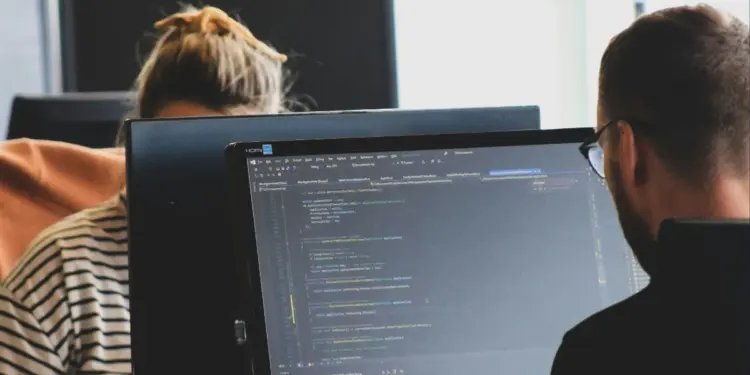 Panduan Menjadi Programmer Biar Nggak Cuma Bisa 'Hello World' Terus Menyerah