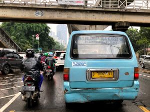 Posisi Duduk di Angkot yang Paling Keren di Tingkat Kecamatan