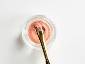 Dilema Kosmetik dan Jilbab Halal: Serba Halal dan Dihalalkan