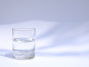Jangan Pesan Air Putih Gratisan saat Makan di Warung