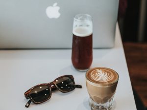 Ke Warung Kopi: Pamitnya Ngopi, Tapi Pesannya Teh Jumbo