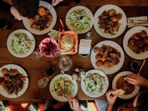 4 Alasan Saya Nggak Kangen Bukber Sama Sekali