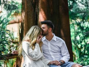 PDA alias Public Displays of Affection, Apakah Menganggu?