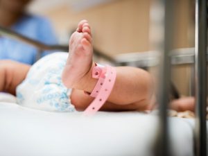 Perempuan Di Zaman Nenekku Hingga Zaman Istriku Tentang Persalinan