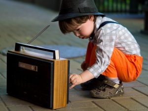 Nostalgia Menjadi Pendengar Radio