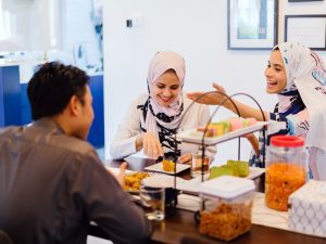 Cerita Hari Raya, Dari Khong Guan Hingga Pelaminan