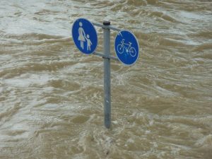 Banjir dan Kenangan-Kenangan yang Hanyut Bersamanya