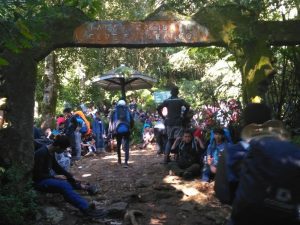 Plis deh, Jangan Bawa-bawa Kebiasaan di Aspal ke Gunung