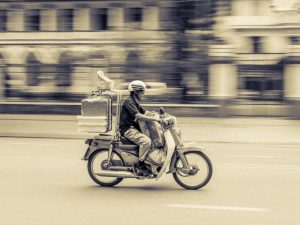 Suka Duka Menjadi Mahasiswa “Nglaju”