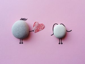 Kenapa Orang yang Sayang dan Perhatian Pada Pasangannya Justru Diolok-olok Sebagai Bucin?