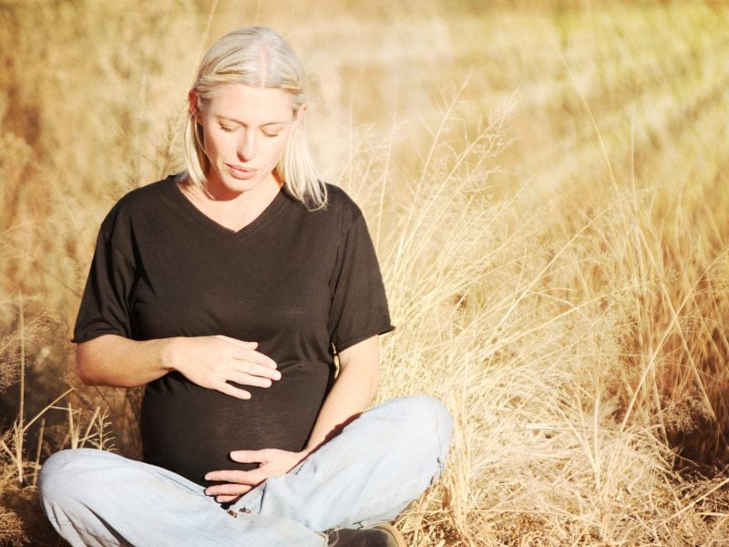 ibu hamil mitos seputar kehamilan di masyarakat jawa mojok.co