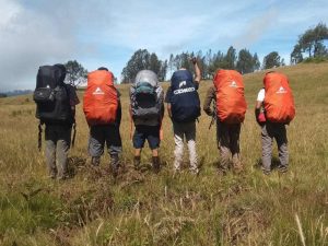 Jangan Naik Gunung, Bahaya!