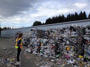 Paradoks Produksi dan Penggunaan Plastik: Antara Butuh dan Cinta Lingkungan