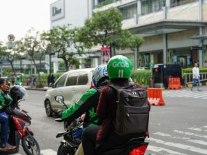 Rasanya Ketika Mboncengin Orang Pakai Motor