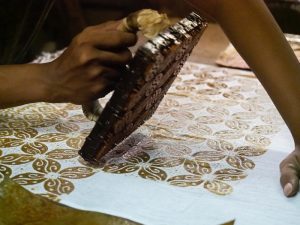 Pemakaian Batik yang Selalu Dihubungkan dengan Pergi Kondangan Itu Menyebalkan
