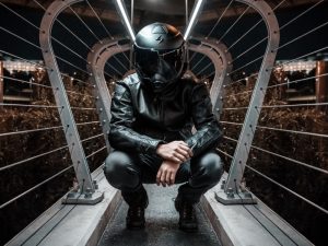 Helm Buat Ngelindungin Kepala atau Karena Takut Polisi?