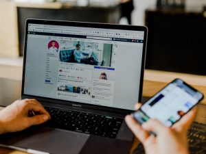Menyimpan Kenangan di Facebook, Buat Apa, Sih?