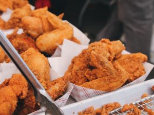 Kulit Ayam itu Bukan Cuma Enak, Tapi Enak Banget!