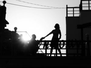 Drama di Balik “Lanang Menang Milih, Wadon Menang Nolak”