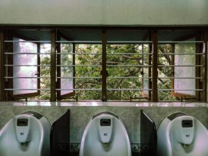 Jangan Minta Saya Nganter ke Toilet