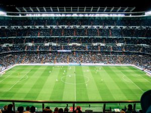 Kesetiaan Fan Klub Sepak Bola Semenjana yang Bisa Bikin Pasangannya Tetap Nempel