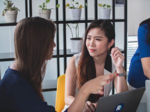 Pendengar Curhat yang Baik Adalah Mereka yang Tiap Curhat Nggak Kalian Dengerin