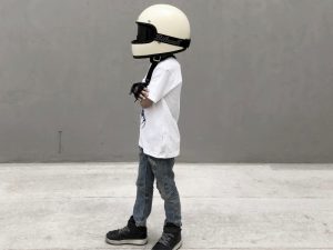 Merawat Kenangan Melalui Helm Ala Generasi 90-an