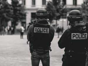 Mahasiswa dan Polisi: Renggangnya Hubungan Baik Saya dengan Kakak Akibat RUU Ngawur dan Elite Politik