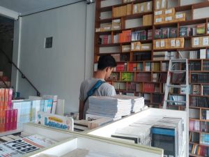Buruh Membaca Buku, Apa Pentingnya?
