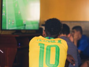 Kontroversi Mola TV dan Budaya Gratisan Fans di Indonesia