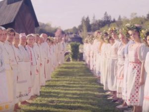 Panduan Mengikuti Festival Midsommar: Spoiler Alert!