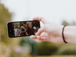 Di Balik Aksi Selfie di Makam BJ Habibie