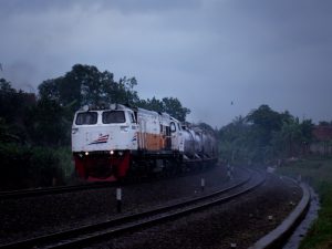 Tawuran di Manggarai: Perjalanan KRL Terganggu, Saya Pasrah Menunggu