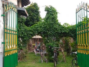 Rumah Pocong Sumi: Pengalaman Masuk Rumah Horor yang Sering Dipakai Uji Nyali