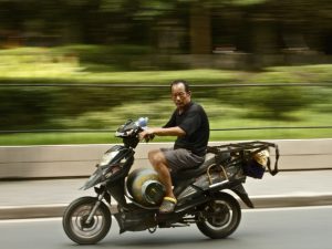 Bukan Cuma Ibu-Ibu, Bapak-Bapak Perlu Diwaspadai Juga di Jalan Raya!