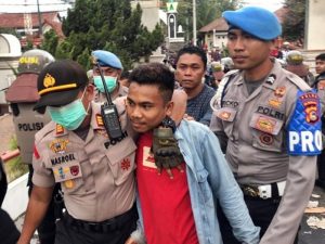 Bagaimana Polisi Seharusnya Menangani Aksi Demonstrasi