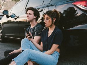 Menjadi Bucin dan Penikmat Lagu Galau adalah Passion Kita (Hah, Kita?)