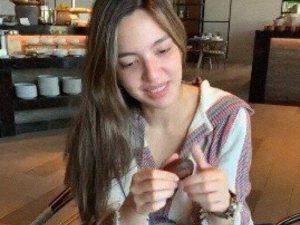 Heboh Nia Ramadhani yang Tak Bisa Mengupas Salak: Nobody is Perfect, Jadi Biasa Ajalah!