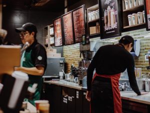 Alasan Mengapa Mahasiswa Sebaiknya Kerja Paruh Waktu di Starbucks
