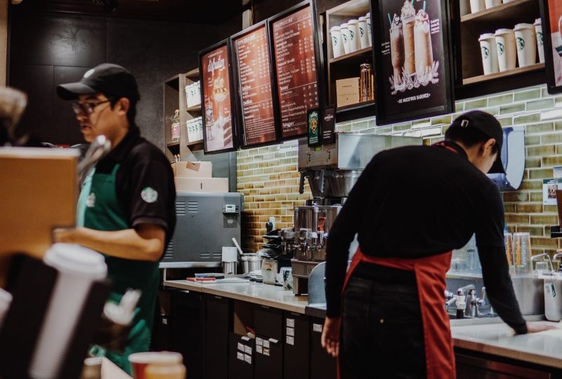 Alasan Mengapa Mahasiswa Sebaiknya Kerja Paruh Waktu Di Starbucks Terminal Mojok