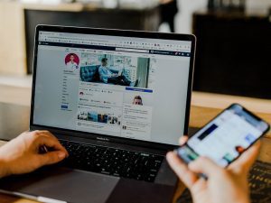 Melihat Bagaimana Industri Buzzer Politik Bekerja