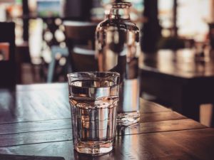 Tantangan Sebulan Minum Air Putih: Sebegitu Rendahkah Kesadaran Orang Untuk Minum Air Putih?