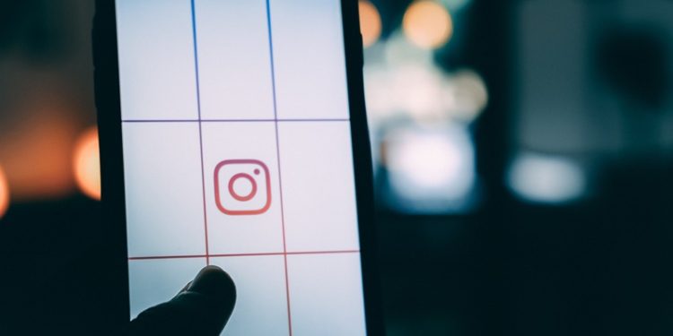 meninggalkan instagram, Menebak Pikiran Orang yang Cek Instagram Cuma buat Lihat Instastory Zaskia Adya Mecca 3 Alasan Kenapa Filter Truth or Dare dan Head Quiz di Instagram Story Diciptakan