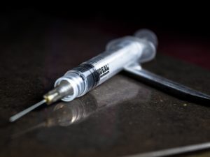 Balada Orang Sakit yang Takut Suntik dan Susah Minum Obat