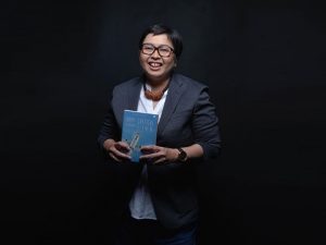 Belajar Menjadi Manusia Bersyukur ala Ika Natassa