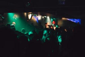 Kasih Tahu Saya dong, Bagaimana Rasanya Clubbing?