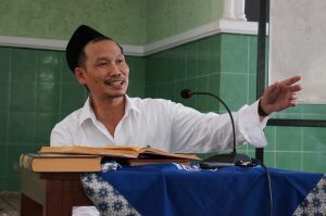 Beda Pandangan Kiai Maimoen dan Gus Baha’ Soal Menerima Tamu