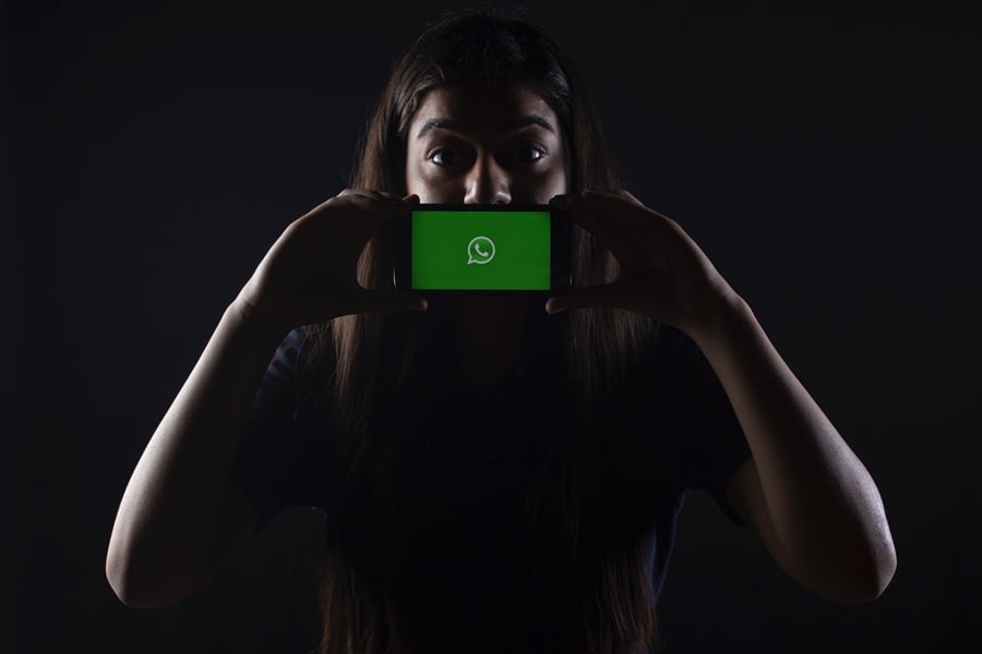 Trik Sukses Berjualan di WhatsApp agar Story-mu Nggak Di-skip Orang