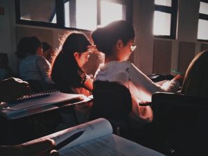 Pura-pura Kena Hipnotis di Depan Kelas Biar Guru Saya Nggak Malu